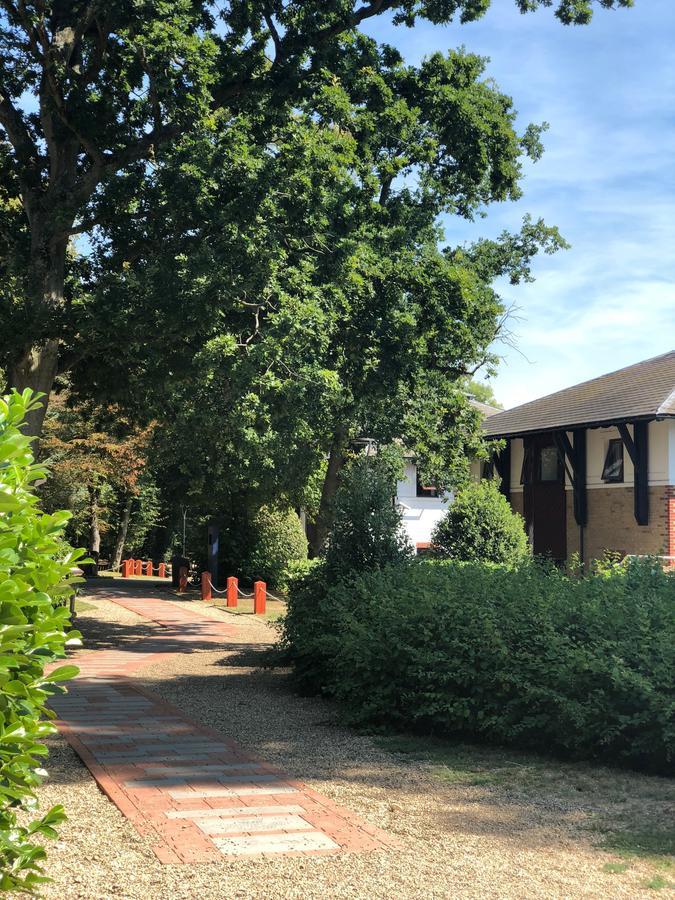 Gilwell Park Hotel Chingford Exterior foto